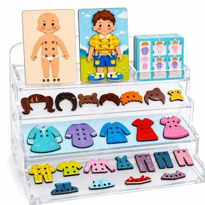 Brinquedo Educativo Montessori de Madeira para Vestir Roupas 54 Peças | 2 Personagens • 8 Gabaritos • 2 Cordões • Roupas e Acessórios para Alinhavar