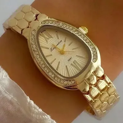 Relógio Feminino Dourado Analógico com Pulseira Cobra de Escamas e Strass